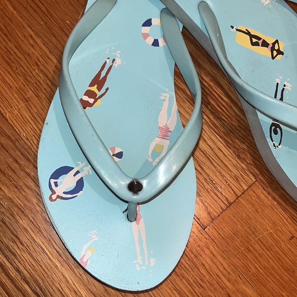Kate Spade size 8 icy blue cushie flip flops beach and swim motif - Picture 3 of 14